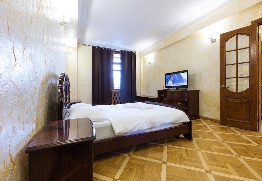 911 Apartments Antonovichа Киев Экстерьер фото
