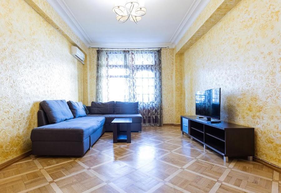 911 Apartments Antonovichа Киев Экстерьер фото