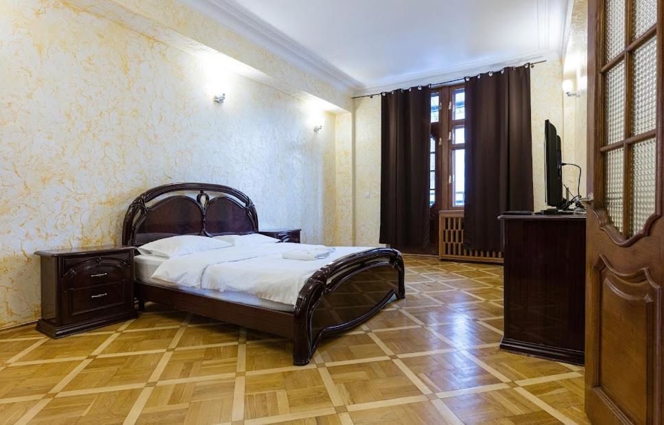911 Apartments Antonovichа Киев Экстерьер фото